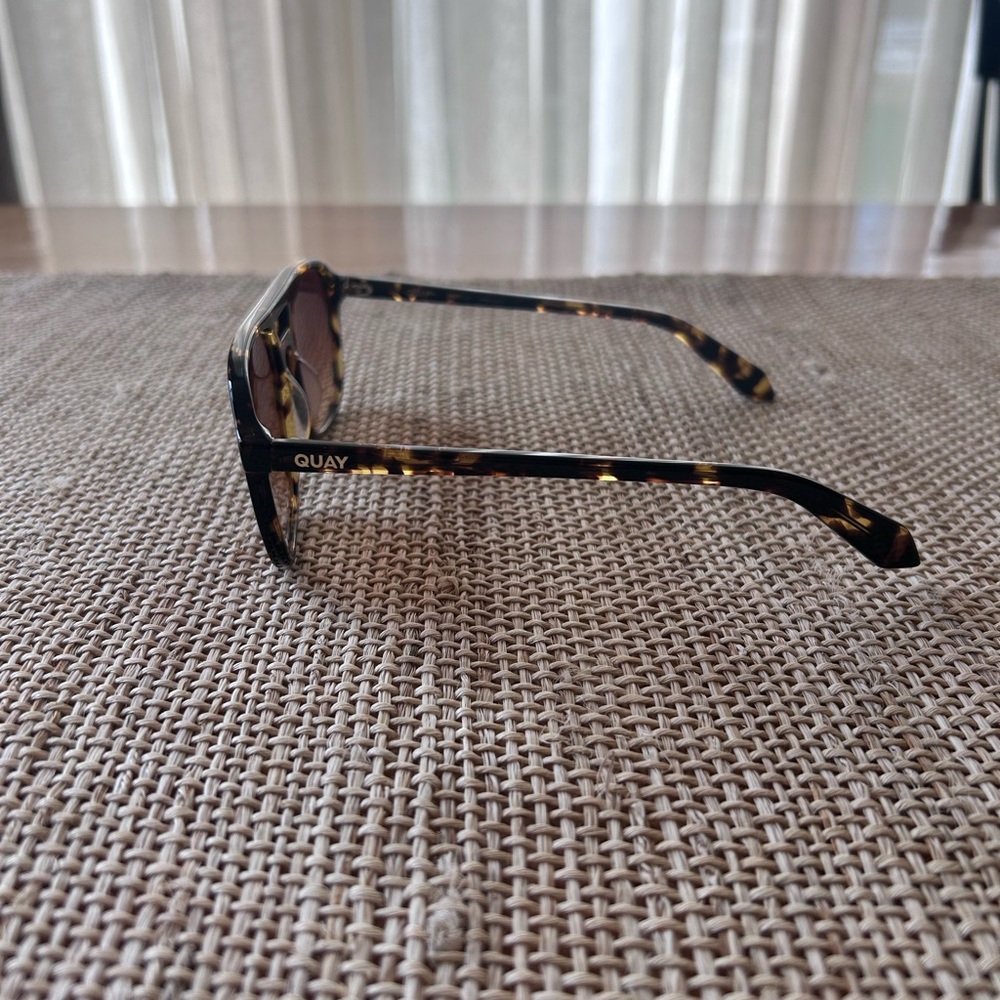 New Quay Australia Aviator On The Fly Sunglasses w/Tortoise Frames & Brown Lens. - Picture 3 of 6